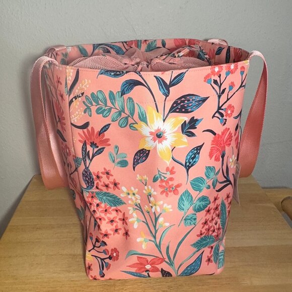 Vera Bradley Drawstring Family Tote in Paradise Bright Coral NWT - Picture 6 of 12